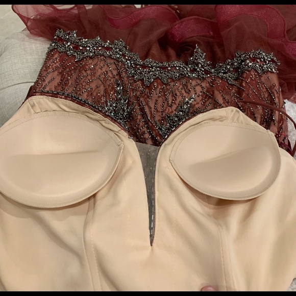 Brand Designer: LUCCI LU Burgundy long beaded dress - Picture 15 of 15